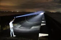 Foco portátil LED impermeable para exteriores